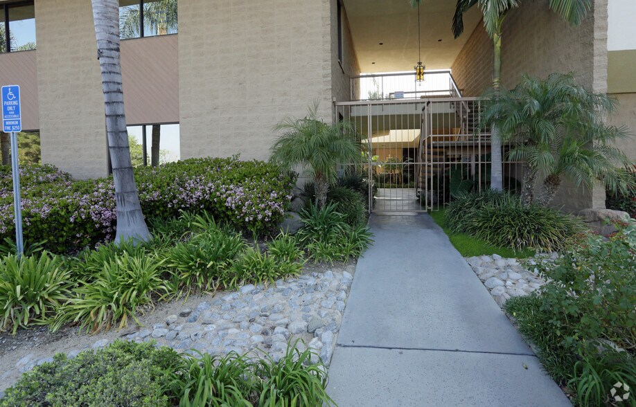 More Photos Of 225 E Airport Dr, San Bernardino Medical For Lease