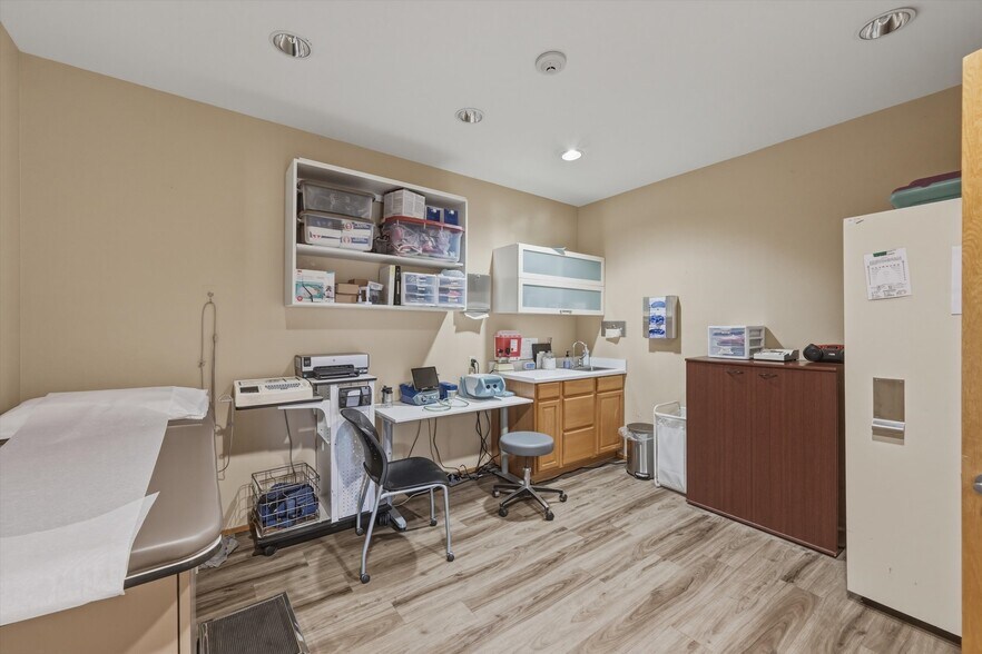 More Photos Of 3010 Squalicum Pky, Bellingham Office For Sale