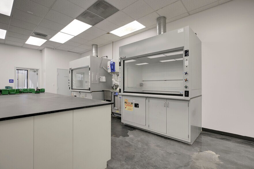 More Photos Of 18417 Bryant St, Northridge Service For Sale