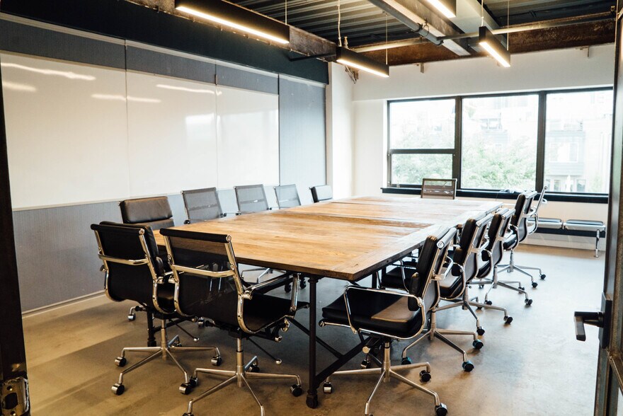 More Photos Of 728 S Broad St, Philadelphia Office For Sale