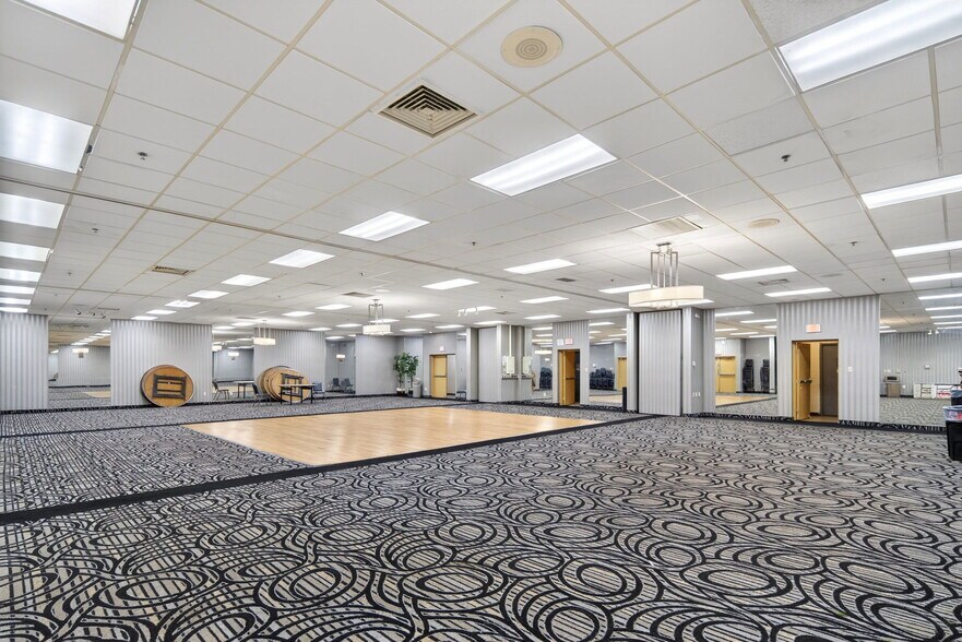 More Photos Of 3 Watervliet Avenue Ext, Albany Hotel For Sale