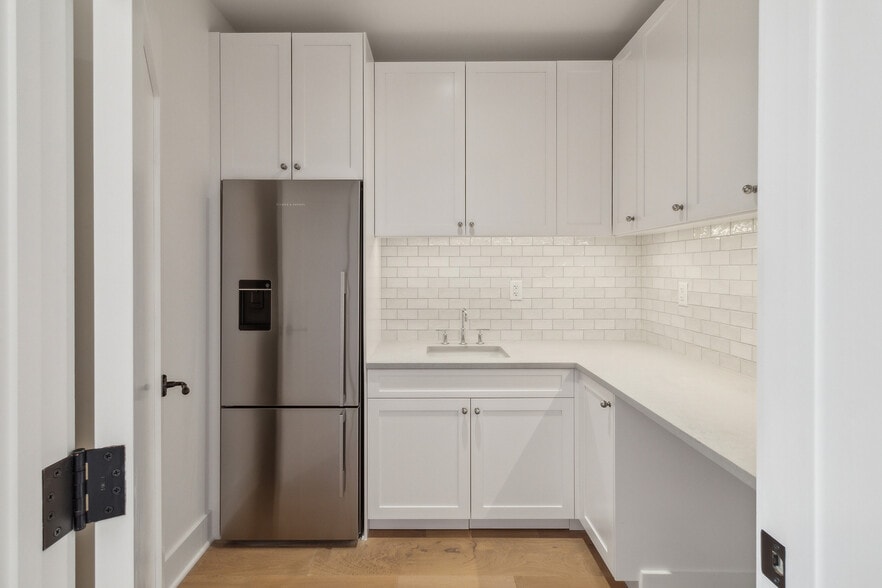 More Photos Of 103 Annapolis St, Annapolis Storefront Retail Office For Sale