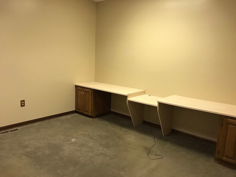More Photos Of 219 E Main St, Johnson City Office For Lease