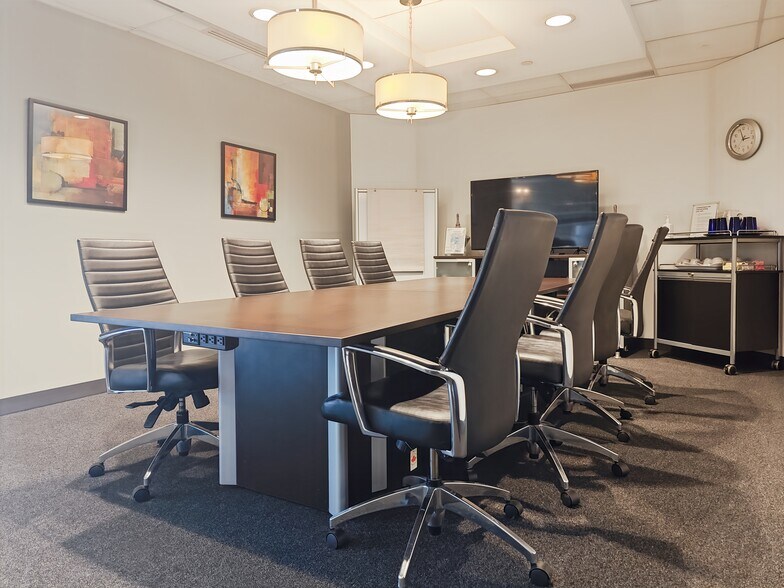 More Photos Of 90 Burnhamthorpe Rd W, Mississauga Coworking Space