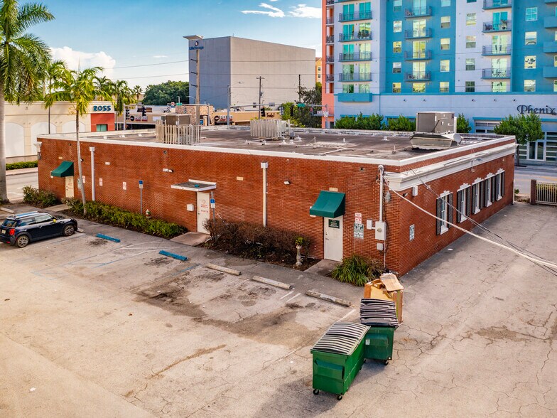 More Photos Of 2500 Douglas Rd, Coral Gables Medical For Lease