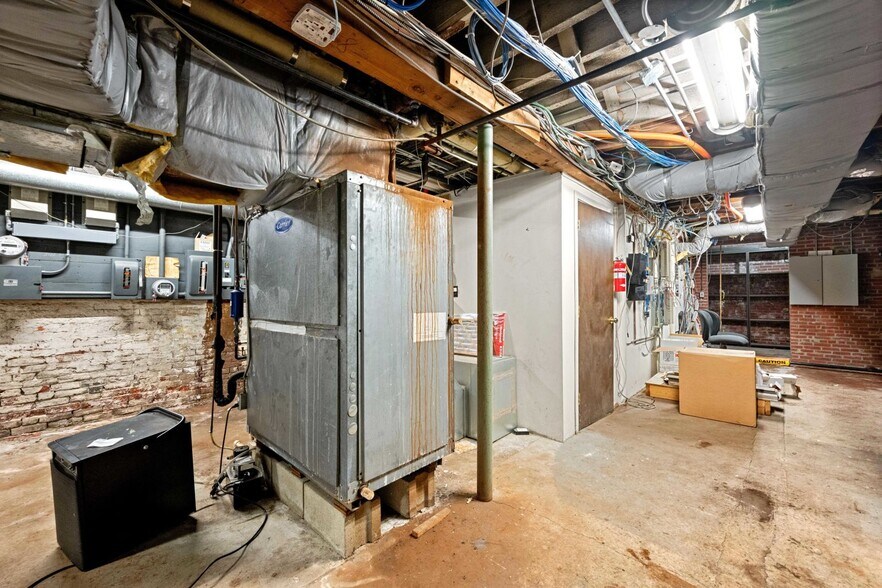 More Photos Of 1847-1855 Massachusetts Ave, Cambridge General Retail For Sale