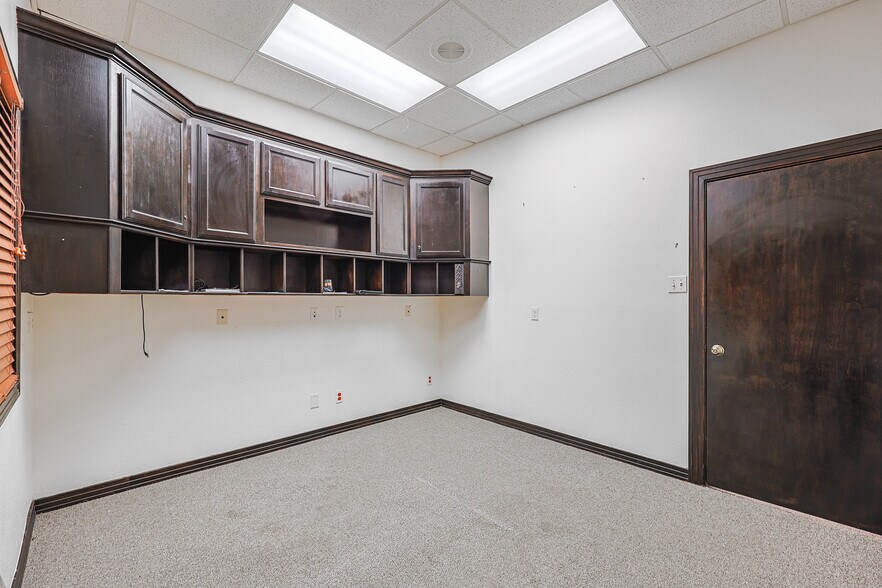 More Photos Of 2001 W Nolana Ave, McAllen Office For Lease