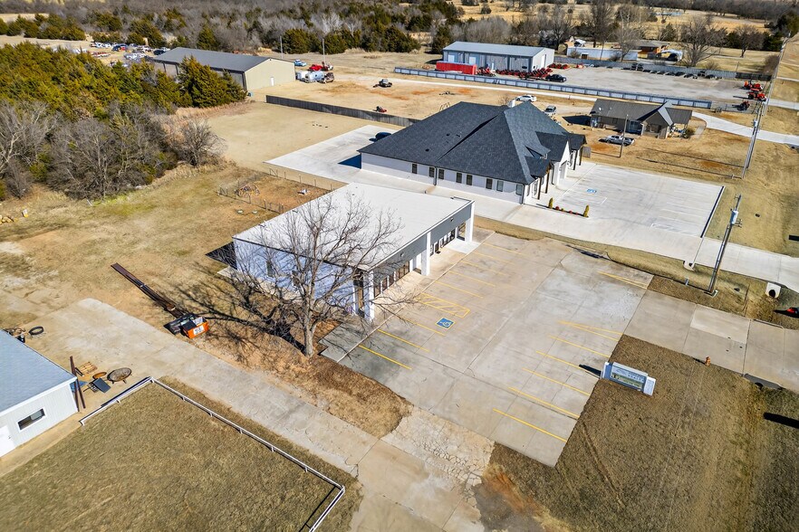 More Photos Of 17311 NE 23rd St, Choctaw Office For Sale