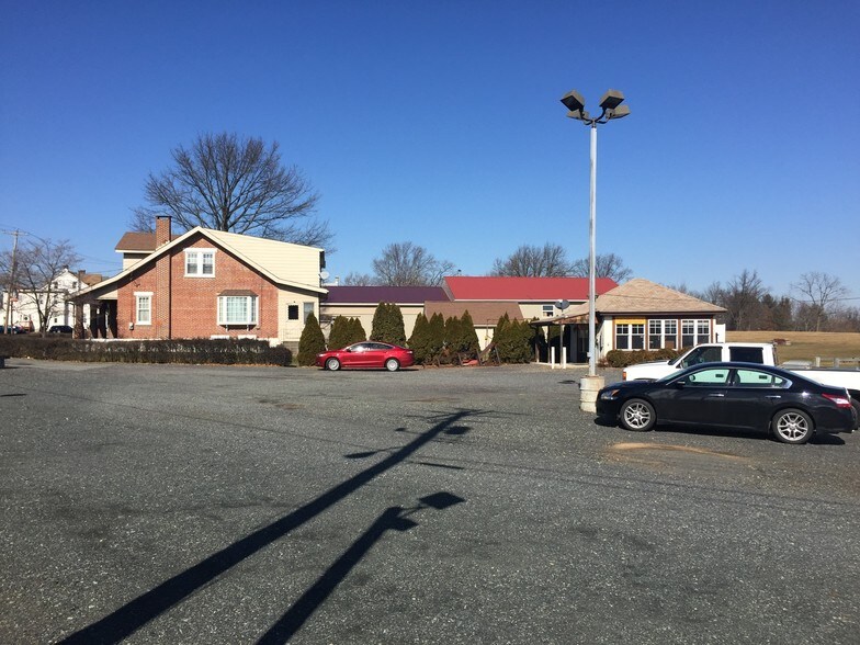 More Photos Of 1499 E Philadelphia Ave, Gilbertsville Storefront Retail Residential For Sale