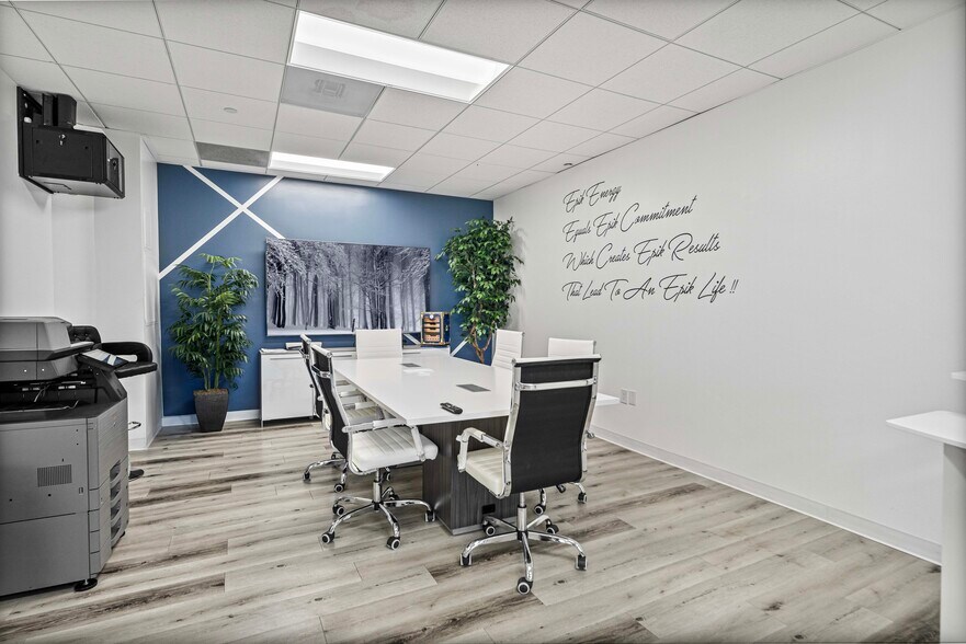 More Photos Of 21900 Burbank, Woodland Hills Office For Lease