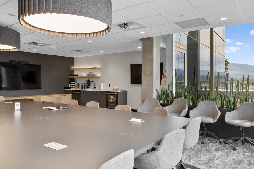 More Photos Of 1700 Dickson Av, Kelowna Office For Lease
