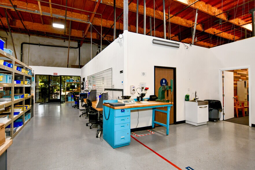 More Photos Of 12170 Tech Center Dr, Poway Manufacturing For Lease