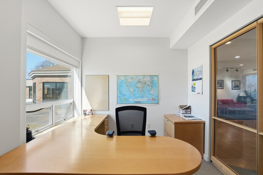 More Photos Of 19 John Clarke Rd, Middletown Office For Sale