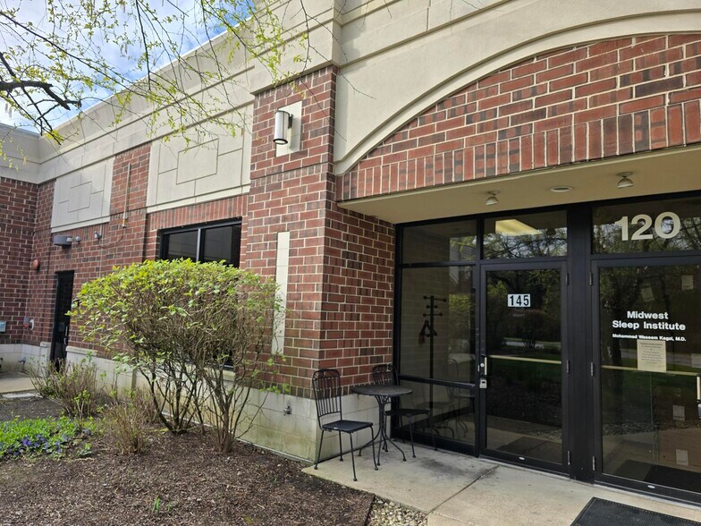 More Photos Of 731 S Route 21, Gurnee Office For Sale