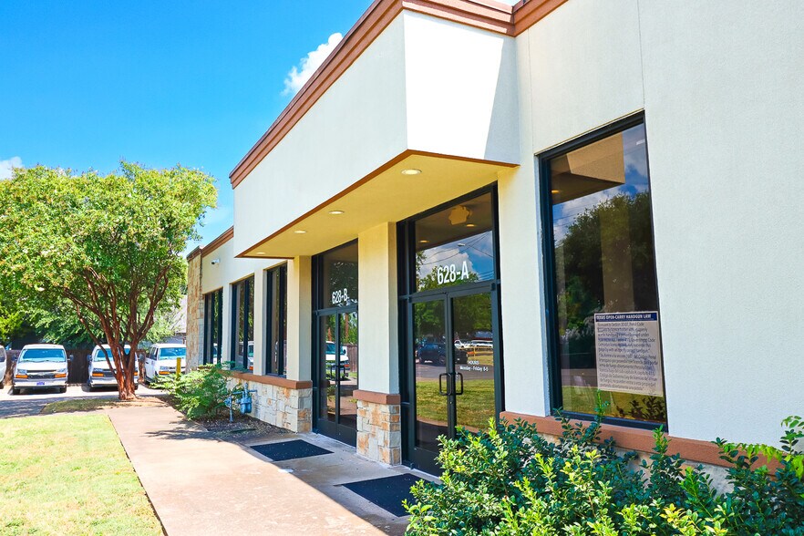 More Photos Of 628 Centre St, Dallas Office For Sale