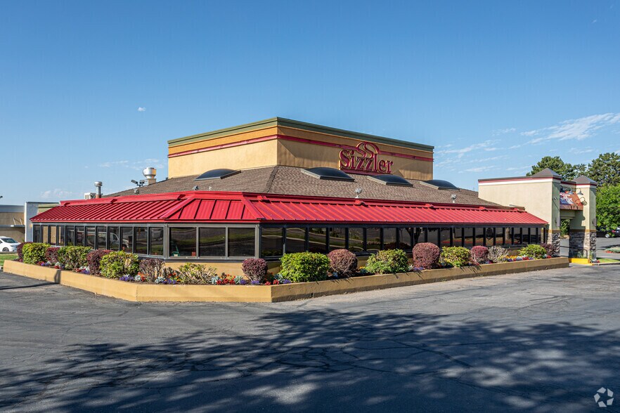 Primary Photo Of 1171 N Hill Field Rd, Layton Restaurant For Lease