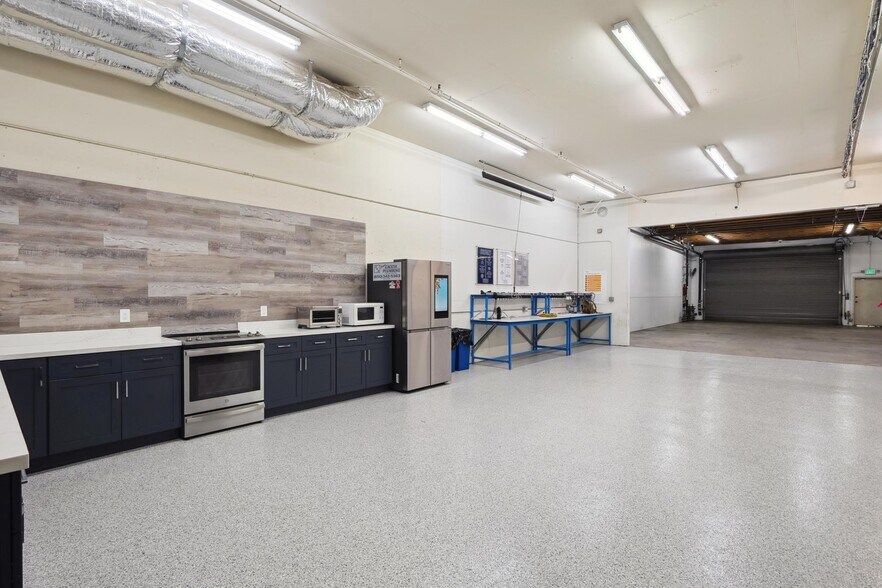 More Photos Of 917 N Amphlett Blvd, San Mateo Warehouse For Sale