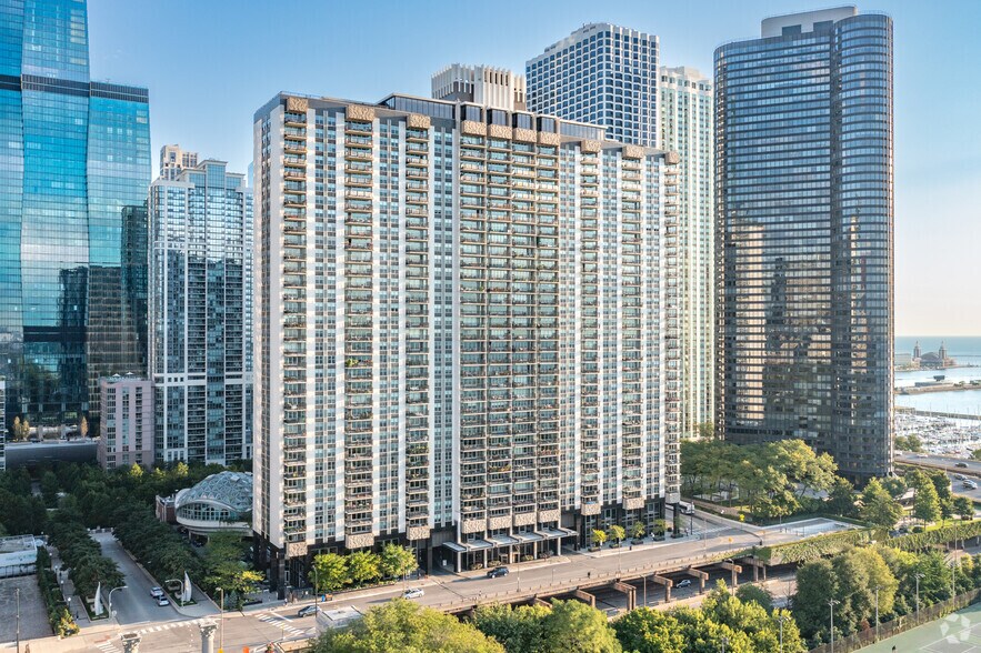 Primary Photo Of 400 E Randolph St, Chicago Multifamily For Sale