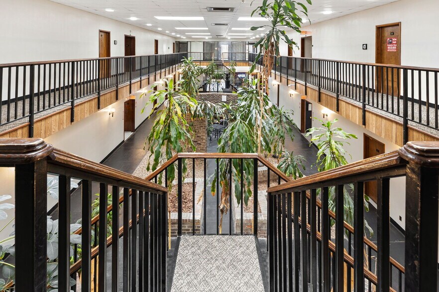 More Photos Of 1900 N Macarthur Blvd, Oklahoma City Office For Sale