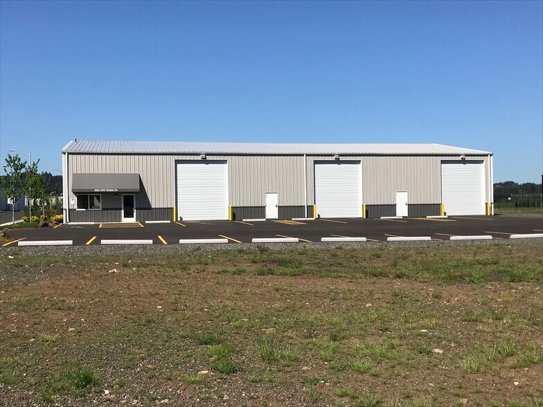 More Photos Of 955 NW Noble Dr, Estacada Warehouse For Sale