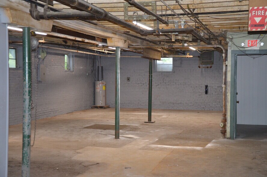 More Photos Of 726 S Broadway, Aurora Warehouse For Sale