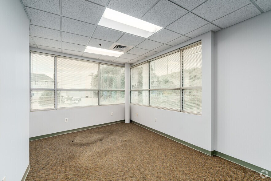 More Photos Of 1553 Chester Pike, Crum Lynne Medical For Sale