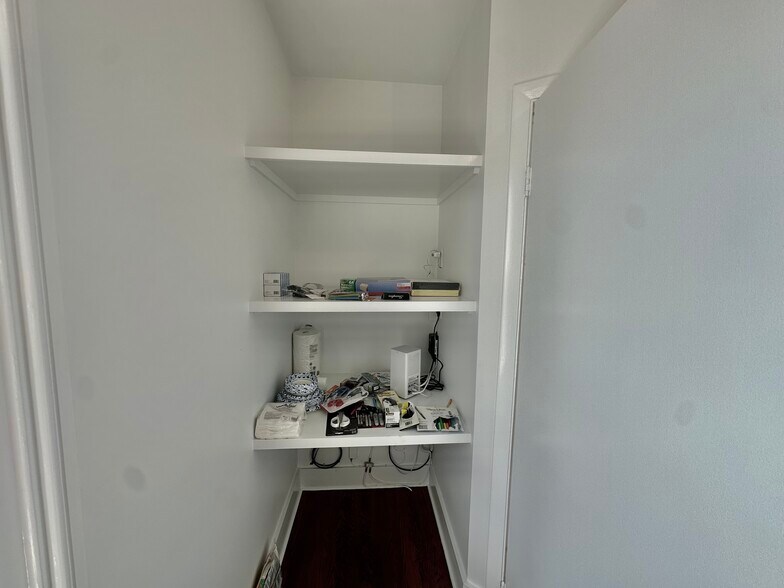 More Photos Of 123 Mason St, Greenwich Office For Lease