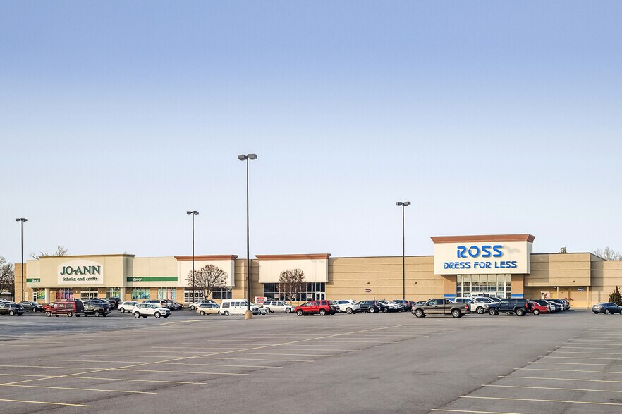 More Photos Of 6920-6930 W Kellogg Dr, Wichita Freestanding For Lease