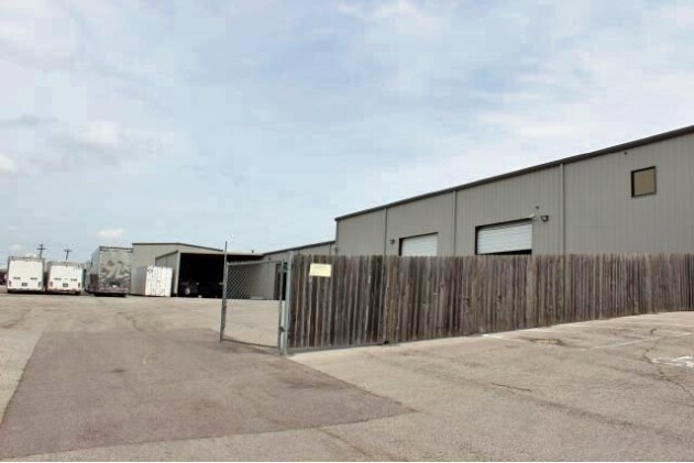 More Photos Of 200 Trademark St, Buda Warehouse For Lease
