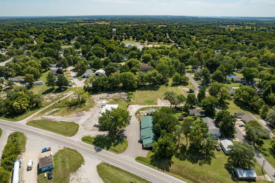 More Photos Of 1302 W US Highway 71, Savannah Industrial For Sale