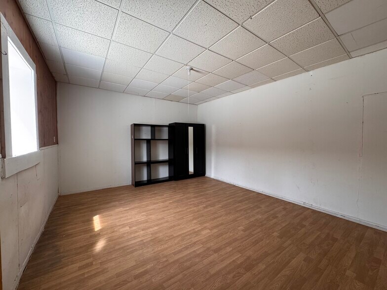 More Photos Of 118 S Lafayette St, Macomb Storefront Retail Residential For Sale