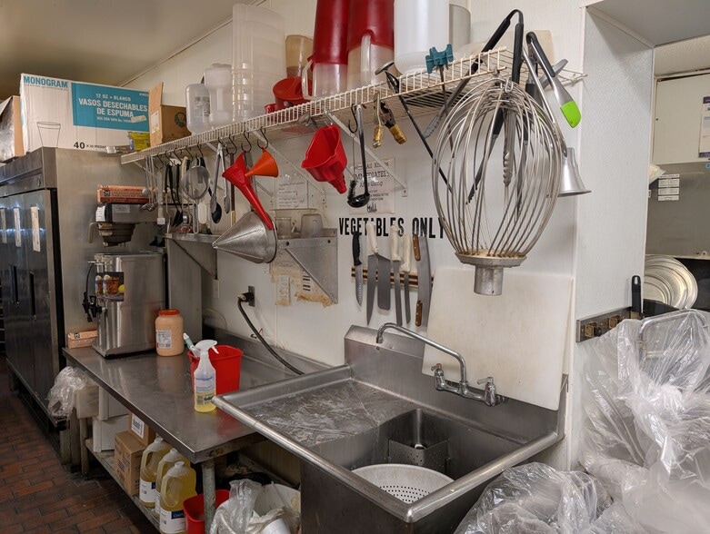 More Photos Of 1337 Baytree Rd, Valdosta General Retail For Sale