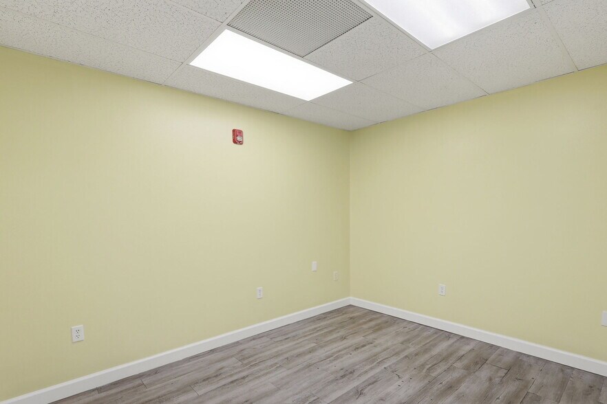 More Photos Of 346 N Volusia Ave, Orange City Office For Lease