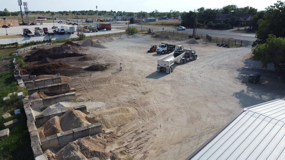 More Photos Of 1951 S Magnolia Ave, Luling Land For Sale