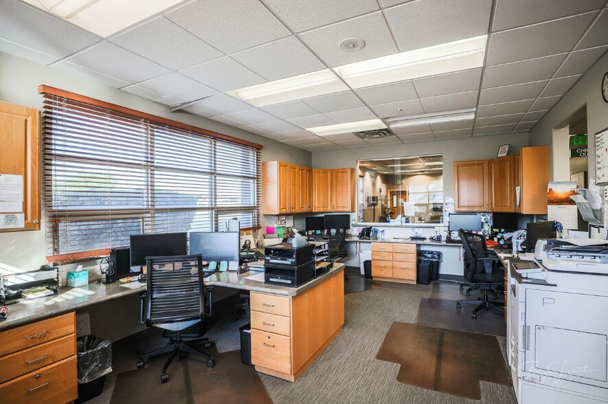 More Photos Of 368 E Riverside Dr, St George Medical For Sale