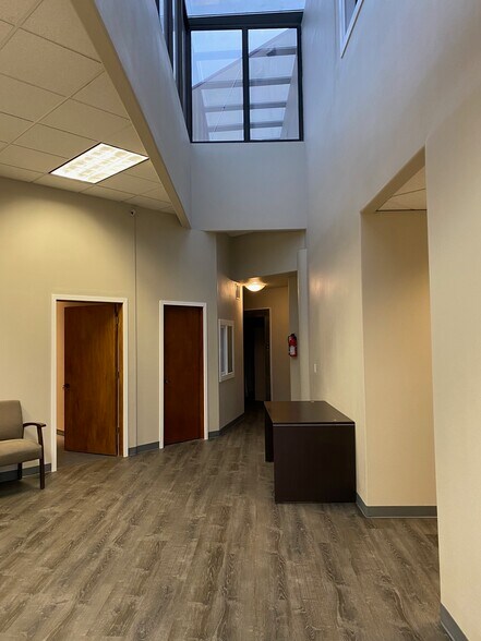 More Photos Of 1045 S 320th St, Federal Way General Retail For Sale