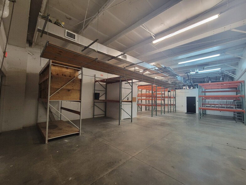 More Photos Of 3888 Mannix Dr, Naples Light Manufacturing For Lease