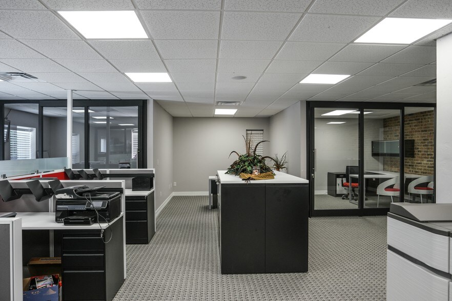 More Photos Of 6001 Nw Expressway, Oklahoma City Office For Sale