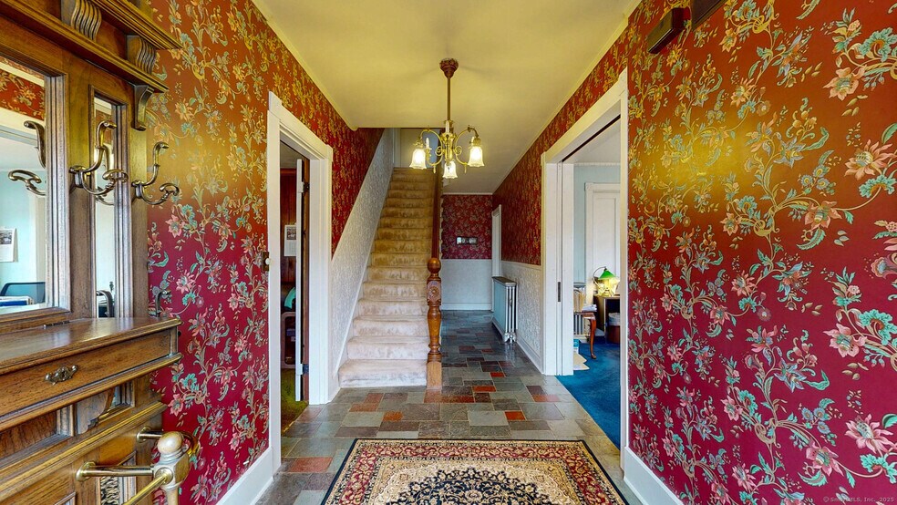 More Photos Of 8 W High St, East Hampton Office For Sale