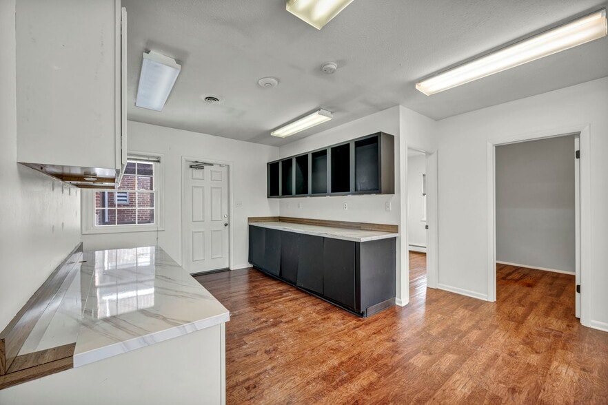 More Photos Of 10570-10574 Ravenna Rd, Twinsburg Office For Lease