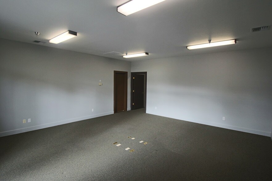 More Photos Of 56835 Venture Ln, Sunriver Office For Lease