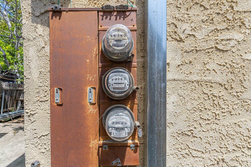 More Photos Of 1745 S Harvard Blvd, Los Angeles Apartments For Sale