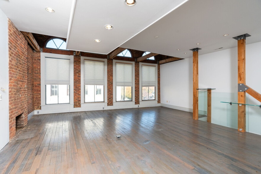 More Photos Of 111 S Augusta St, Staunton Storefront Retail Office For Sale