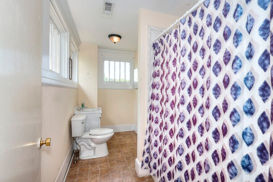 More Photos Of 338 N Broad St, Monroe Office Residential For Sale