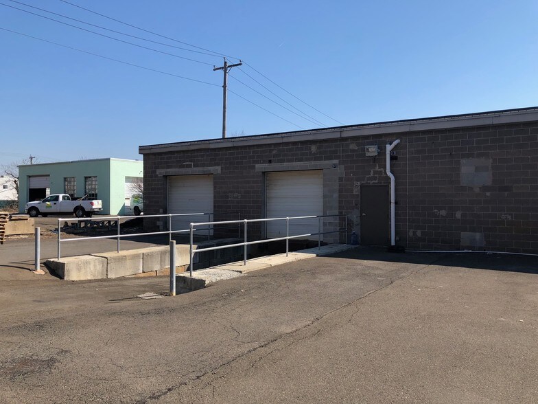 More Photos Of 370 State St, North Haven Light Distribution For Lease