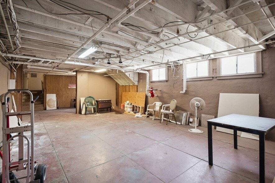 More Photos Of 709 S Centre St, San Pedro Storefront Retail Residential For Sale