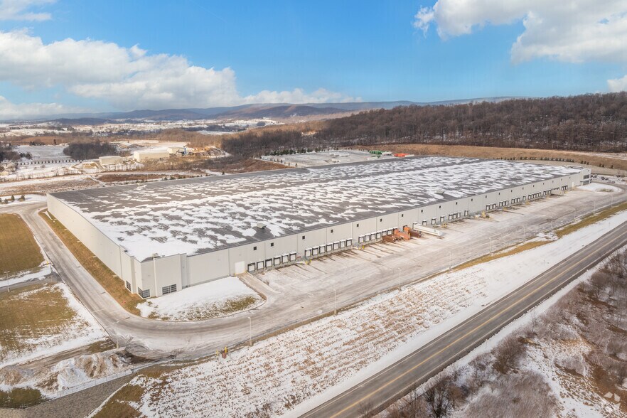 More Photos Of 41 Martha Dr, Bethel Warehouse For Lease