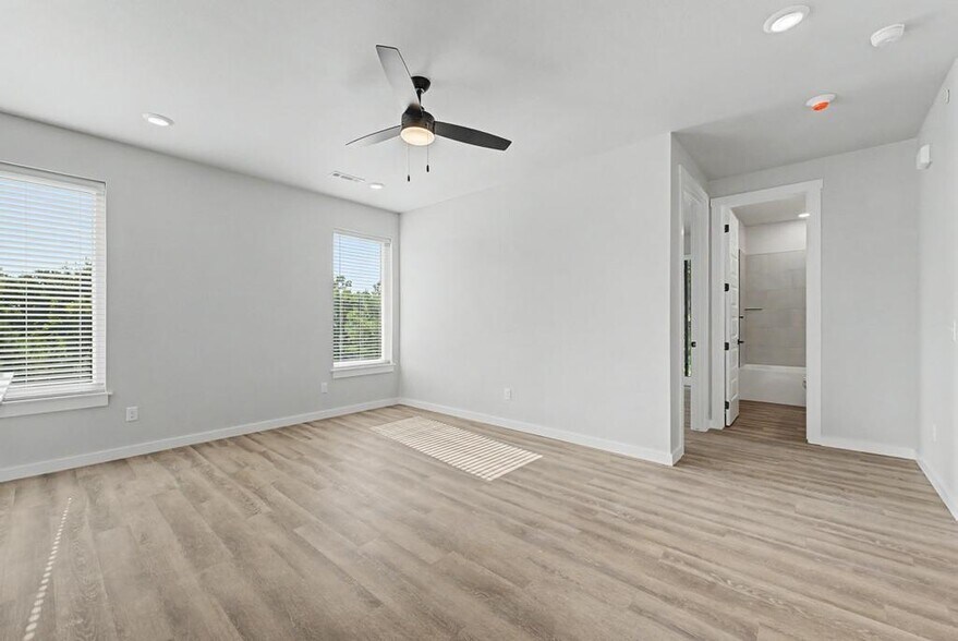 More Photos Of 845 N Rupple Rd, Fayetteville Apartments For Sale