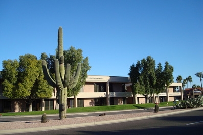 Primary Photo Of 5111 N Scottsdale Rd, Scottsdale Medical For Lease