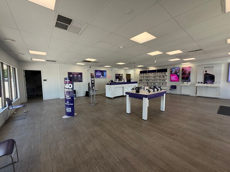 More Photos Of 2295 S Chambers Rd, Aurora Unknown For Lease